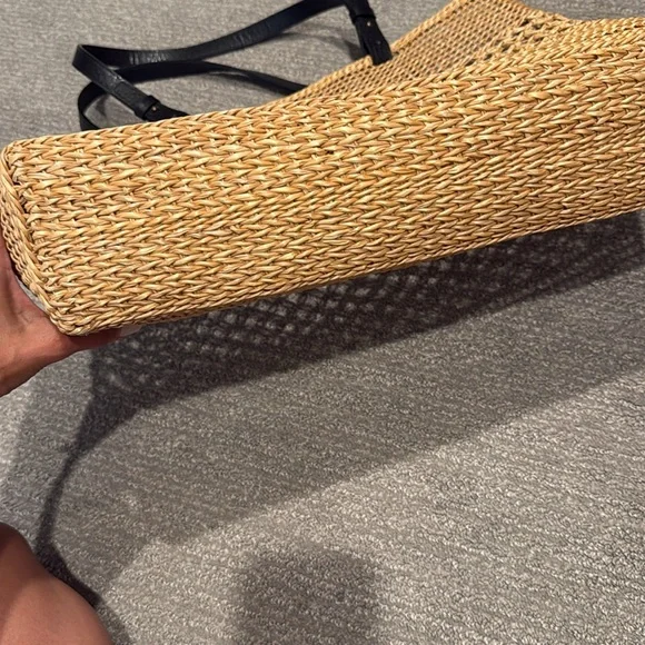 Vintage Woven Tan Tote Bag with Black Straps - Picture 5 of 6